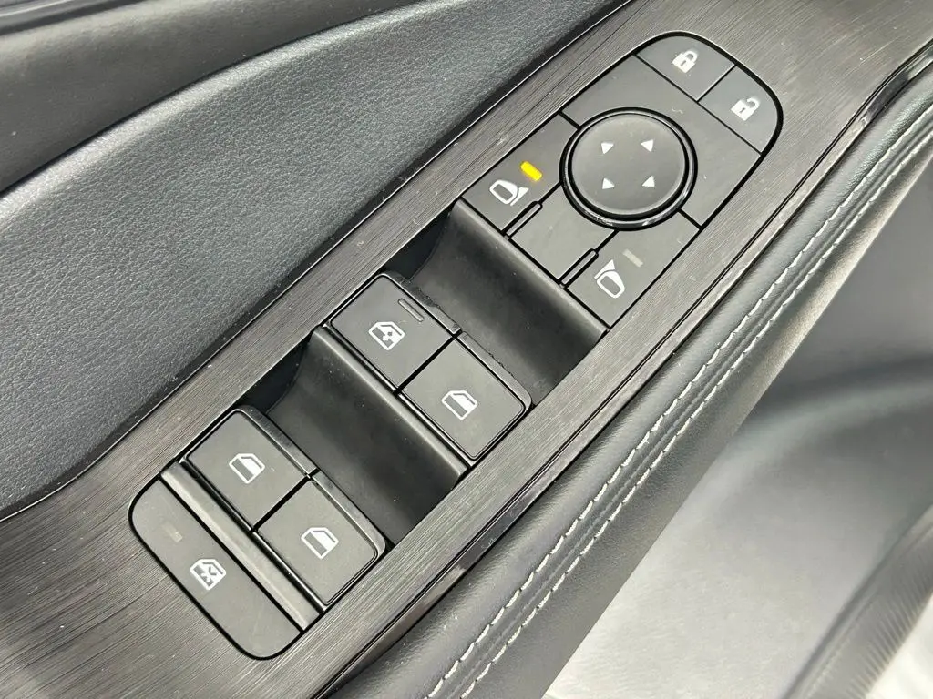 2022 Nissan Rogue SV photo 31