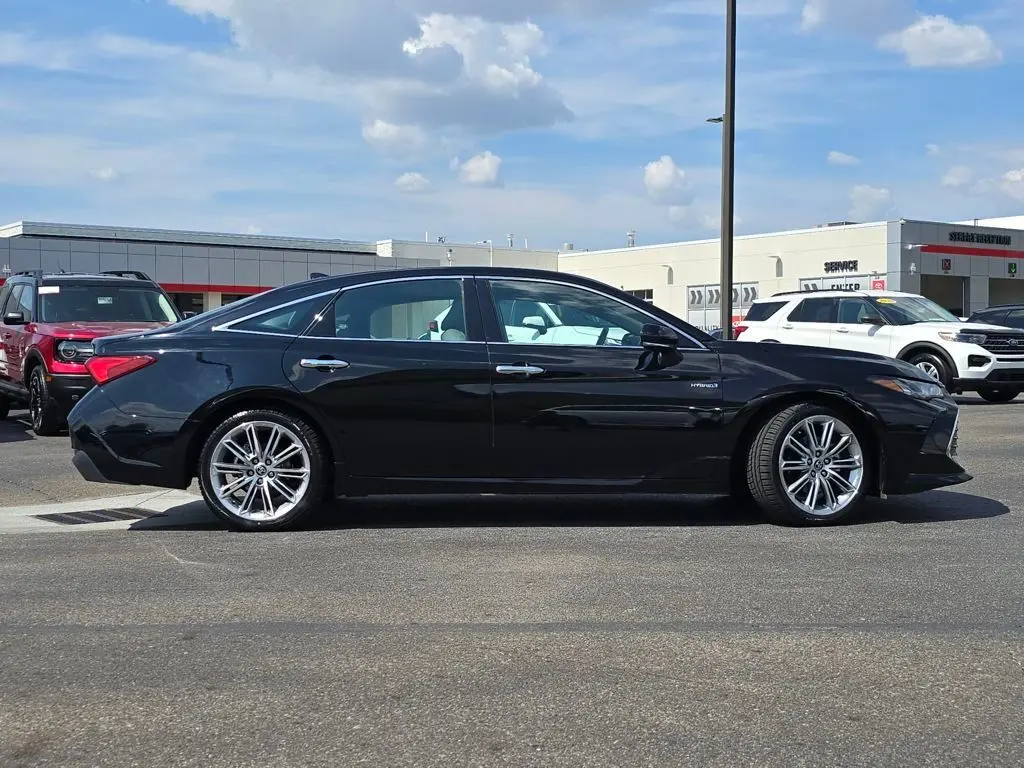 2021 Toyota Avalon Hybrid Limited photo 18