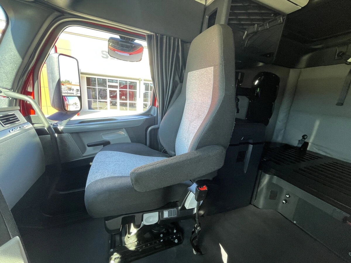 2021 Freightliner Cascadia - image 29