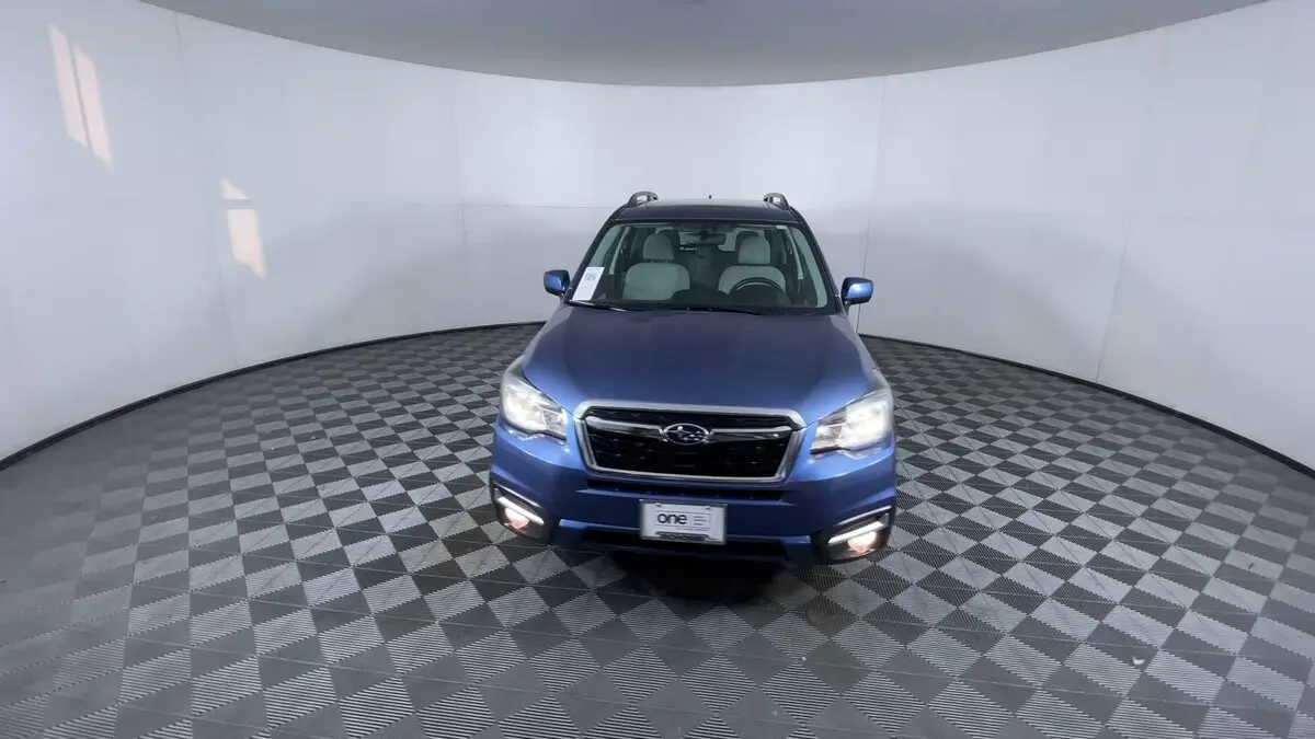 2017 Subaru Forester 2.5i Premium photo 3