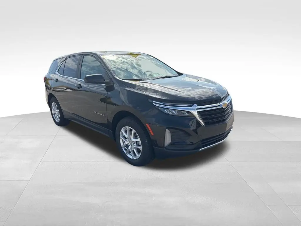 2024 Chevrolet Equinox LT photo 2