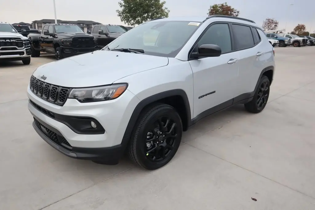 2026 Jeep Compass Latitude photo 2