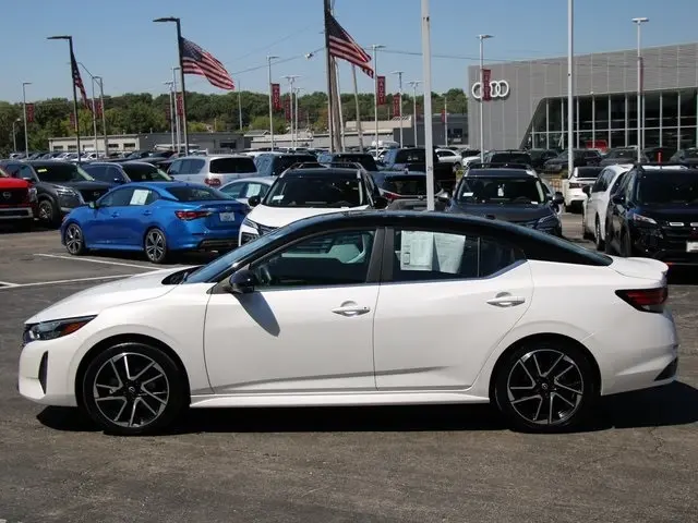 Used 2024 Nissan Sentra SR with VIN 3N1AB8DV7RY368829 for sale in Kansas City