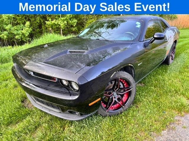 2016 Dodge Challenger R/T Plus's photo