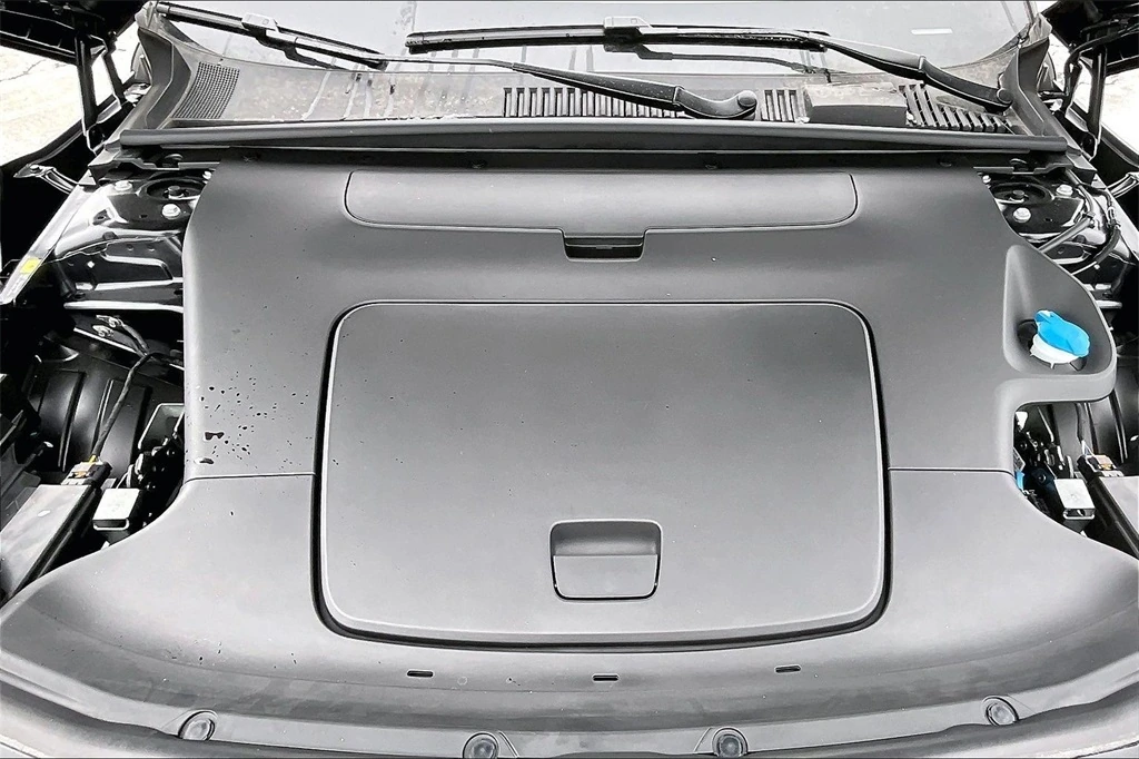 2026 Volvo - image 12