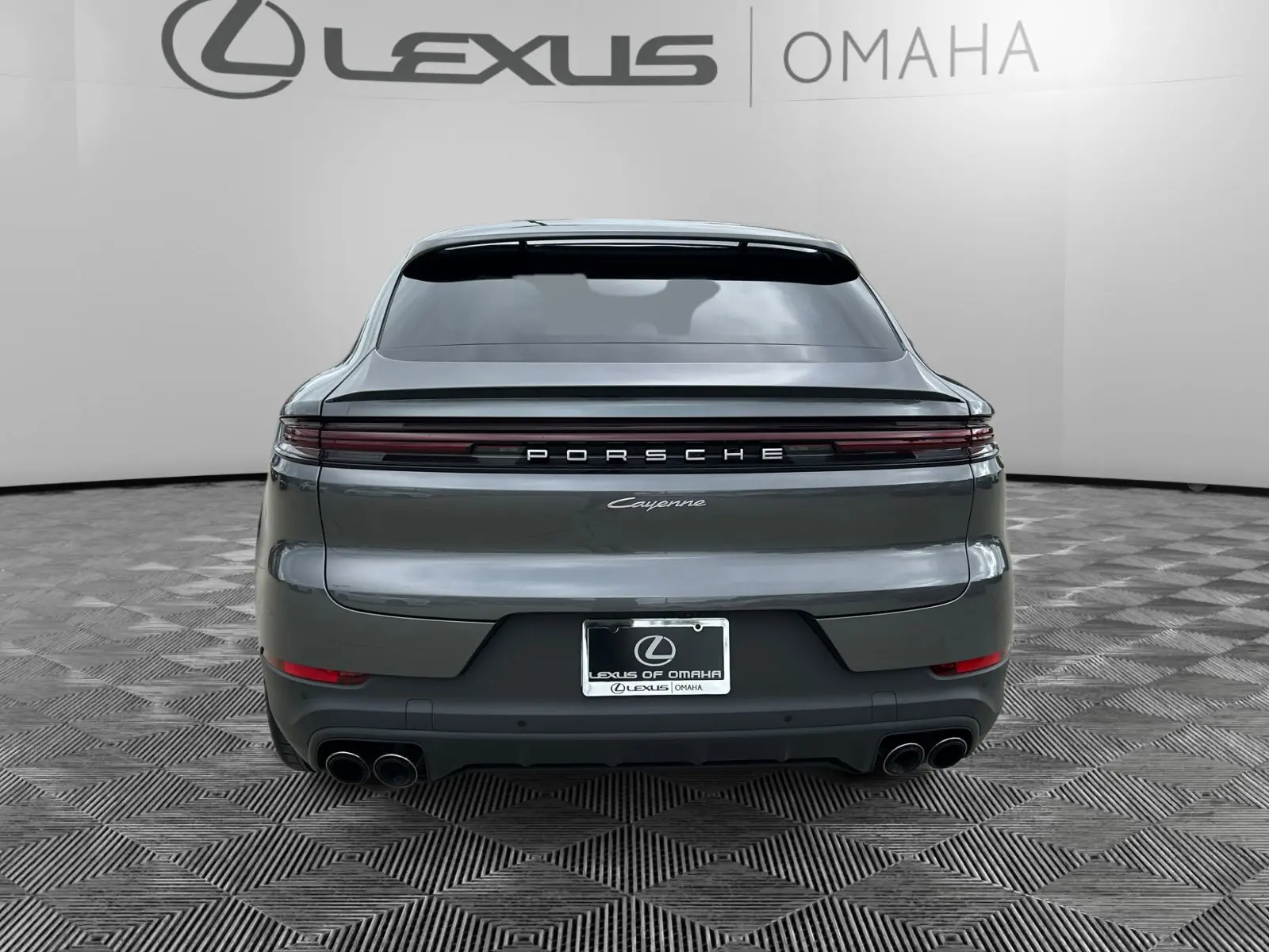 2025 Porsche Cayenne Coupe Base photo 4