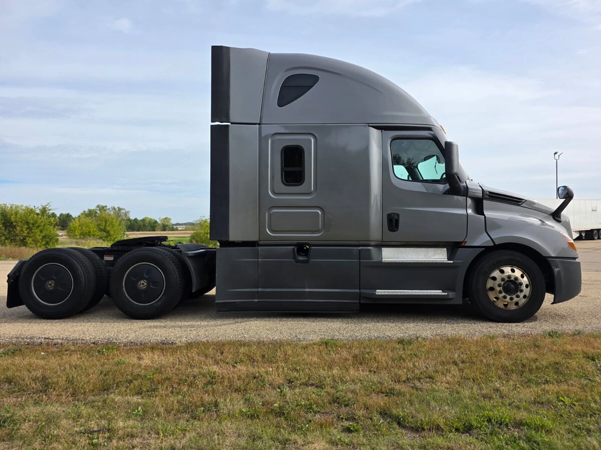 2022 Freightliner Cascadia — photo 4