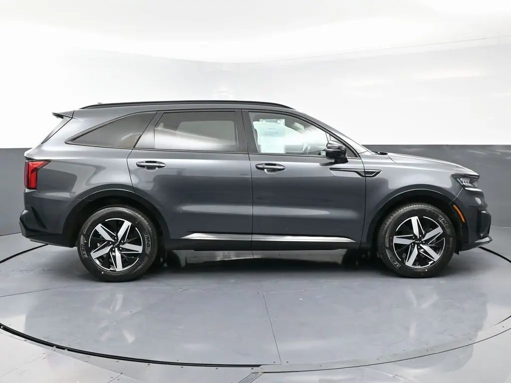2022 Kia Sorento S photo 3
