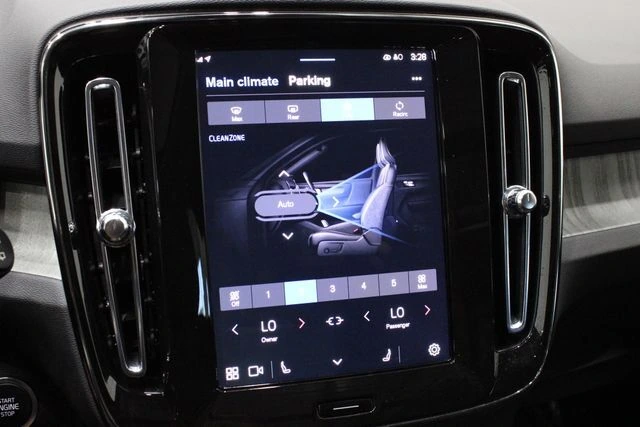 2025 Volvo - image 41