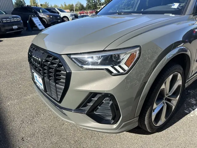 2021 Audi Q3 S line Premium Plus 45 TFSI photo 4