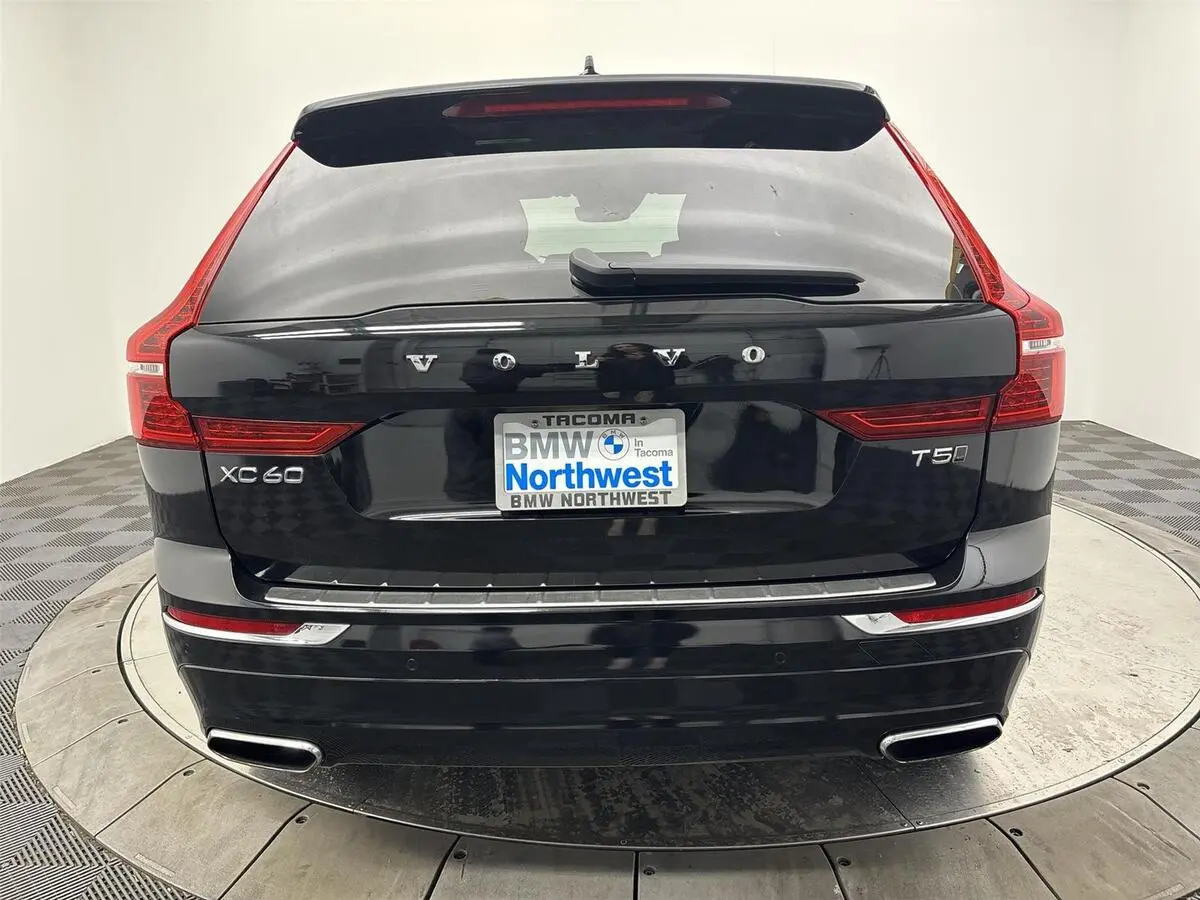 2021 Volvo XC60 Inscription photo 2