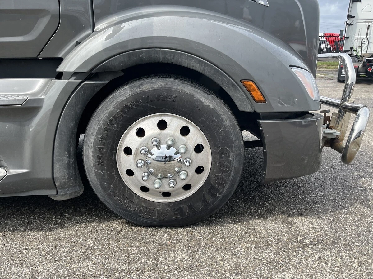 2023 Peterbilt 579 in Mississauga, ON — photo 4