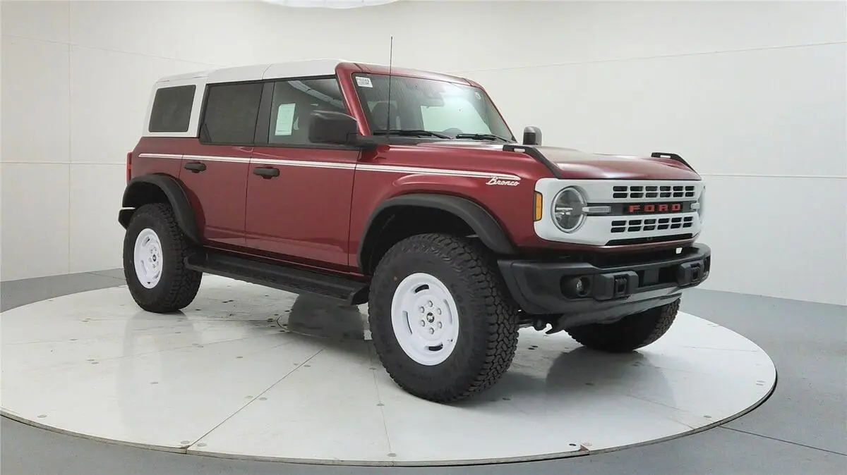 2025 Ford Bronco 4-Door Heritage Editon's photo