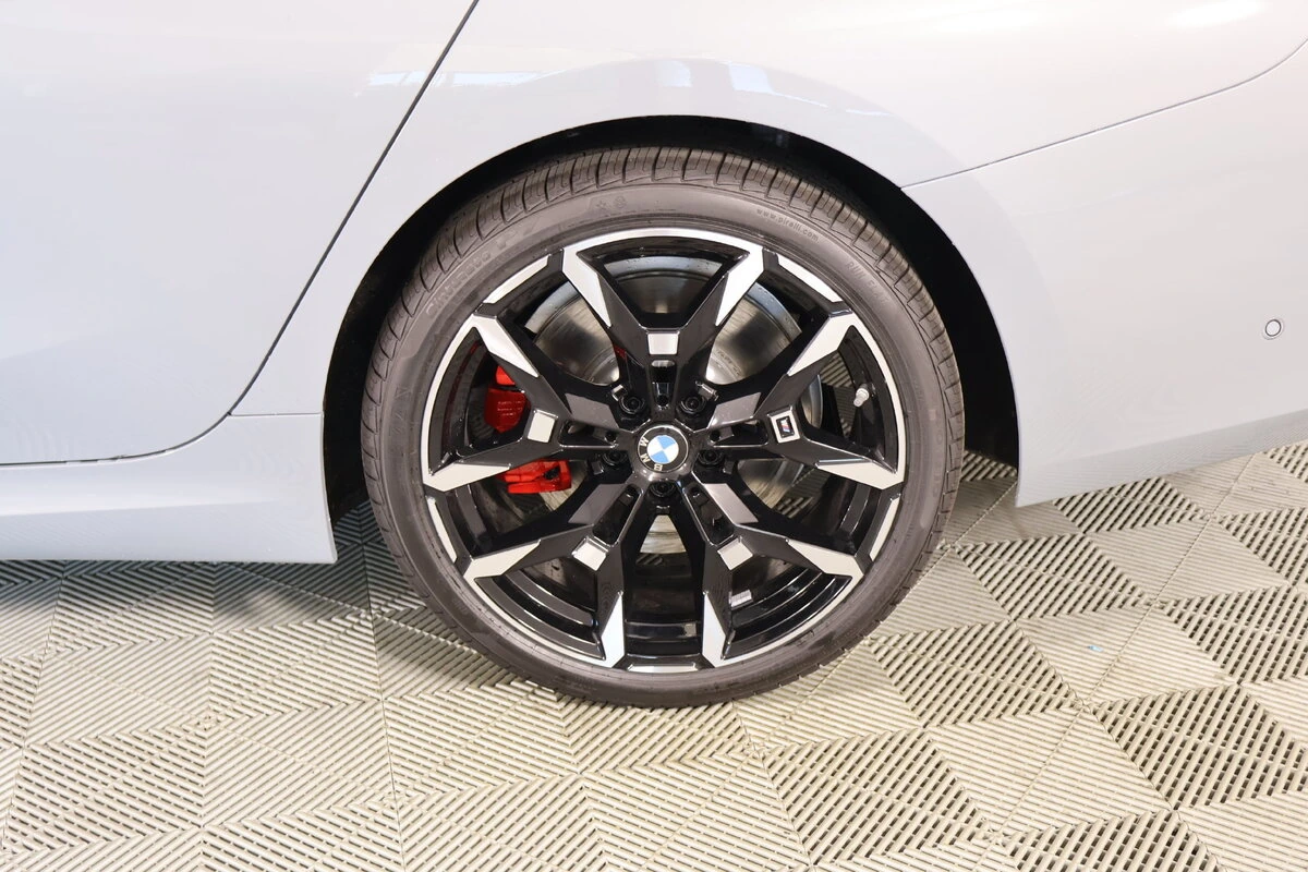 2026 BMW 3 Series 330i - Photo 19
