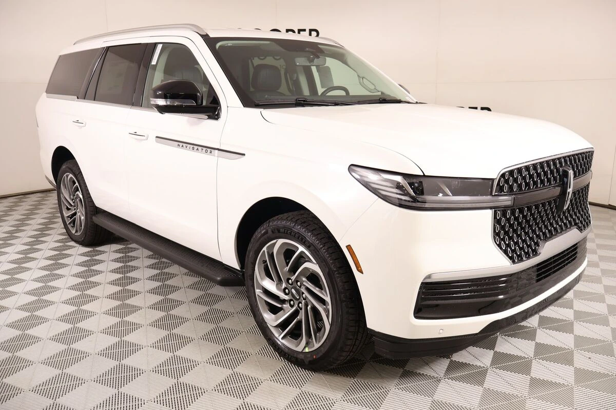 2026 Lincoln Navigator Premiere AWD's photo
