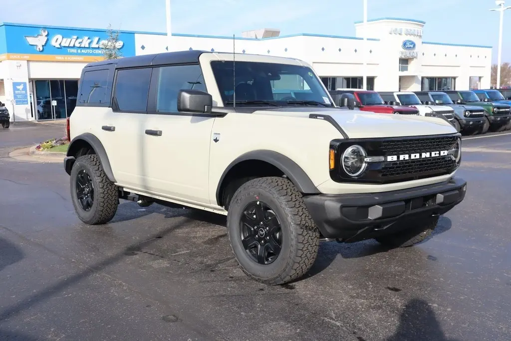2025 Ford Bronco 4-Door Big Bend's photo