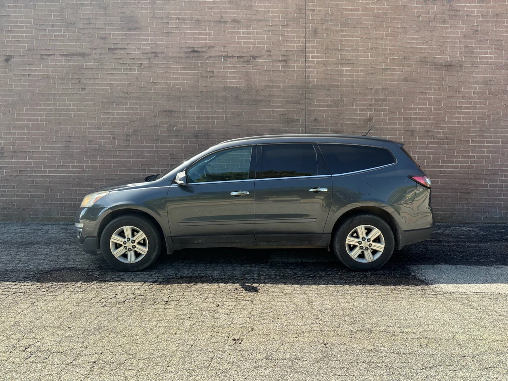 Used 2013 Chevrolet Traverse 2LT with VIN 1GNKVJKD5DJ218197 for sale in Kansas City