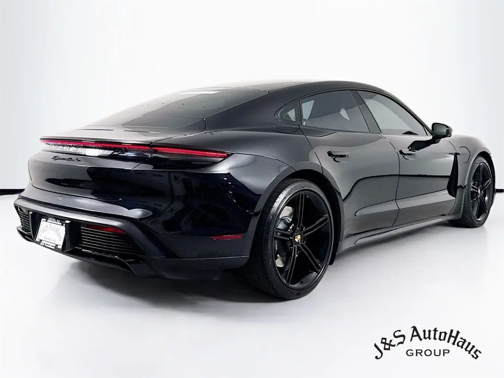 2021 Porsche Taycan Turbo photo 7