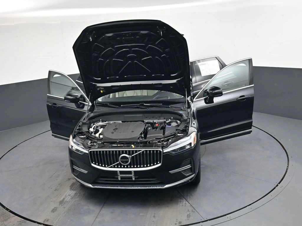 2022 Volvo - image 42