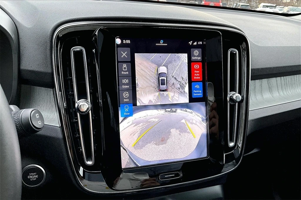 2026 Volvo - image 13