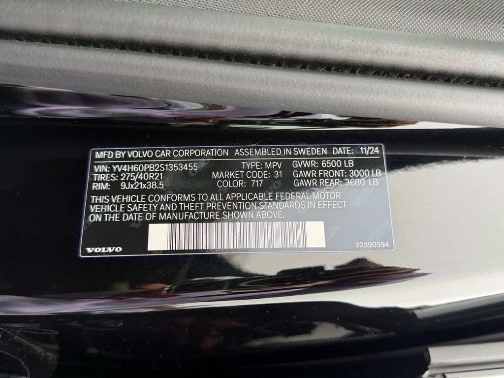 2025 Volvo - image 29