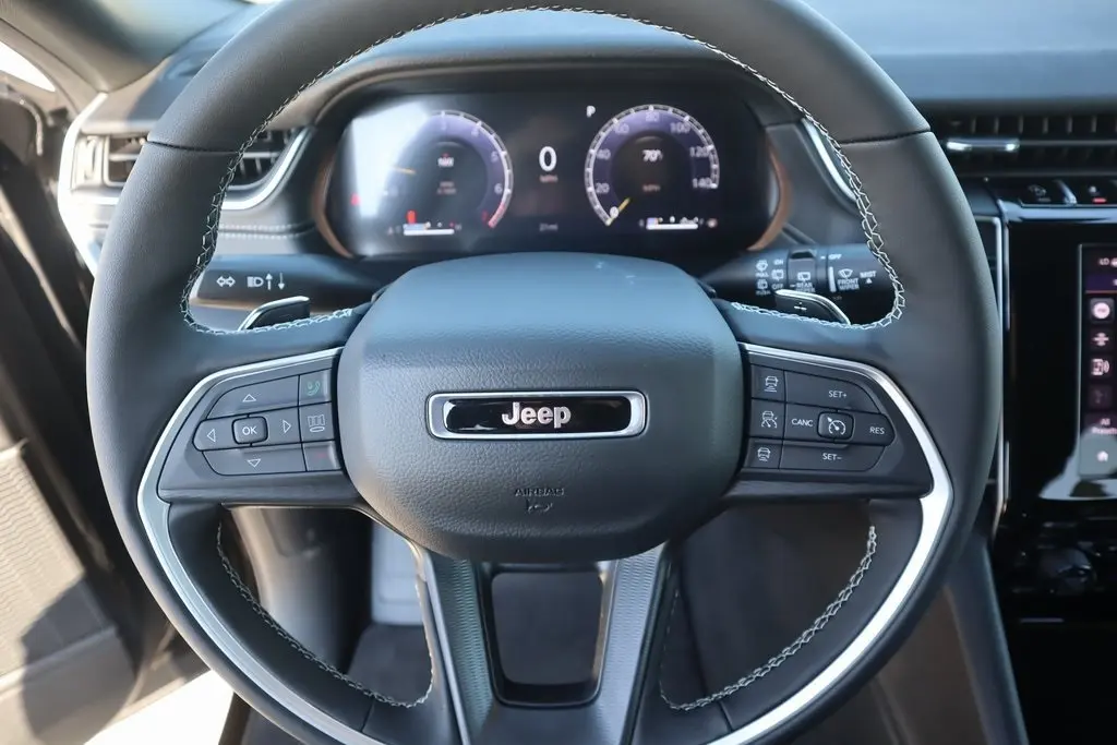 2025 Jeep Grand Cherokee Altitude X photo 3