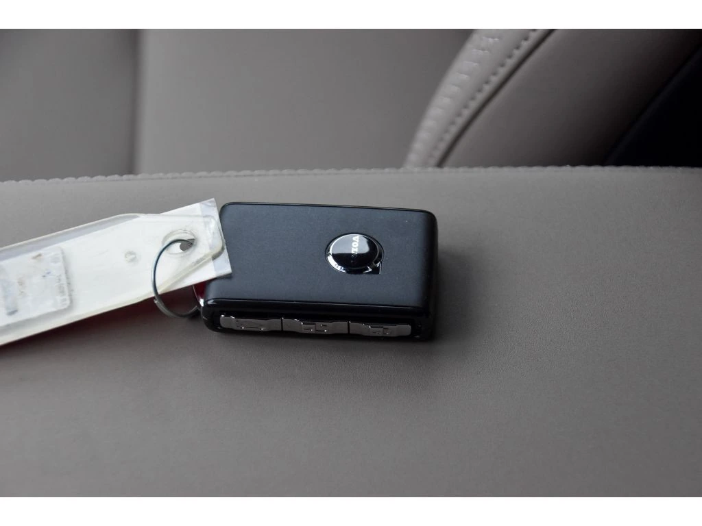 2026 Volvo - image 39