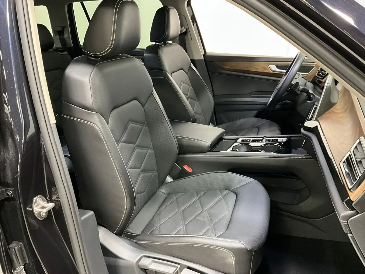 2025 Volkswagen Atlas SE Technology photo 4