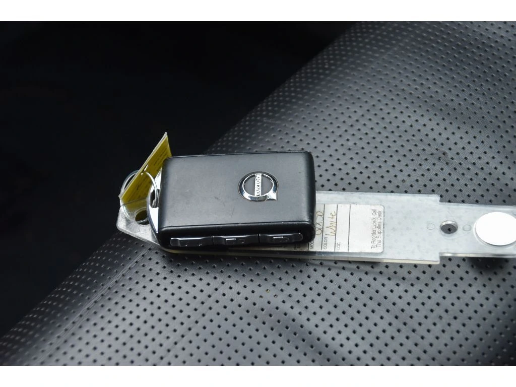 2022 Volvo - image 39