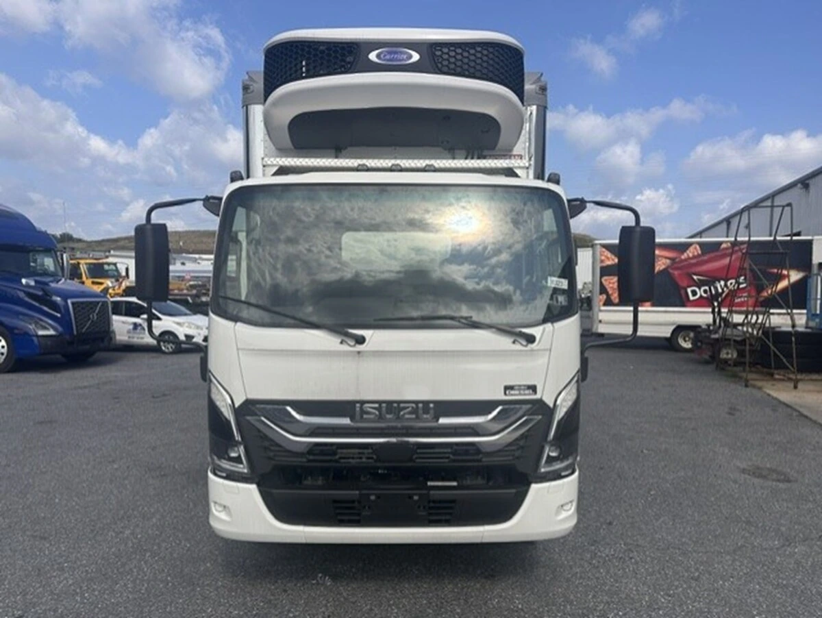2025 Isuzu NRR in Harrisburg, PA — photo 7