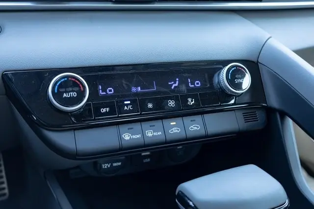 2025 Hyundai Elantra SEL Sport photo 15