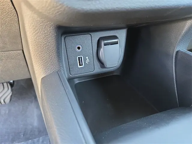 2025 Nissan Versa 1.6 S photo 10