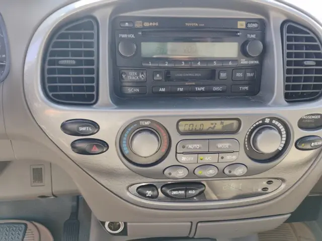 2006 Toyota Sequoia Limited photo 18
