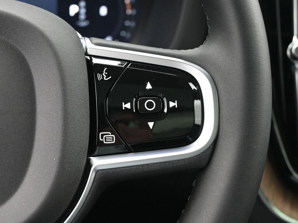 2026 Volvo XC60 Plus - Photo 10