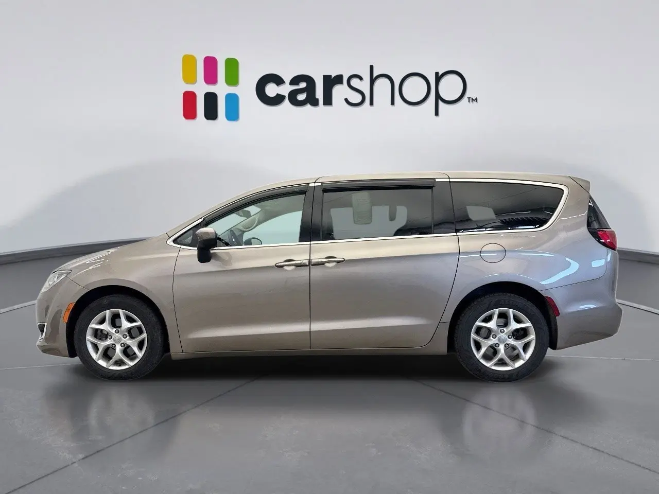 2017 Chrysler Pacifica Touring Plus photo 2