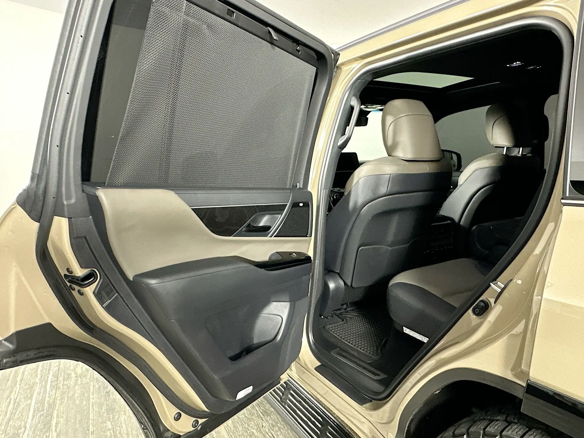 2025 Lexus LX photo 10