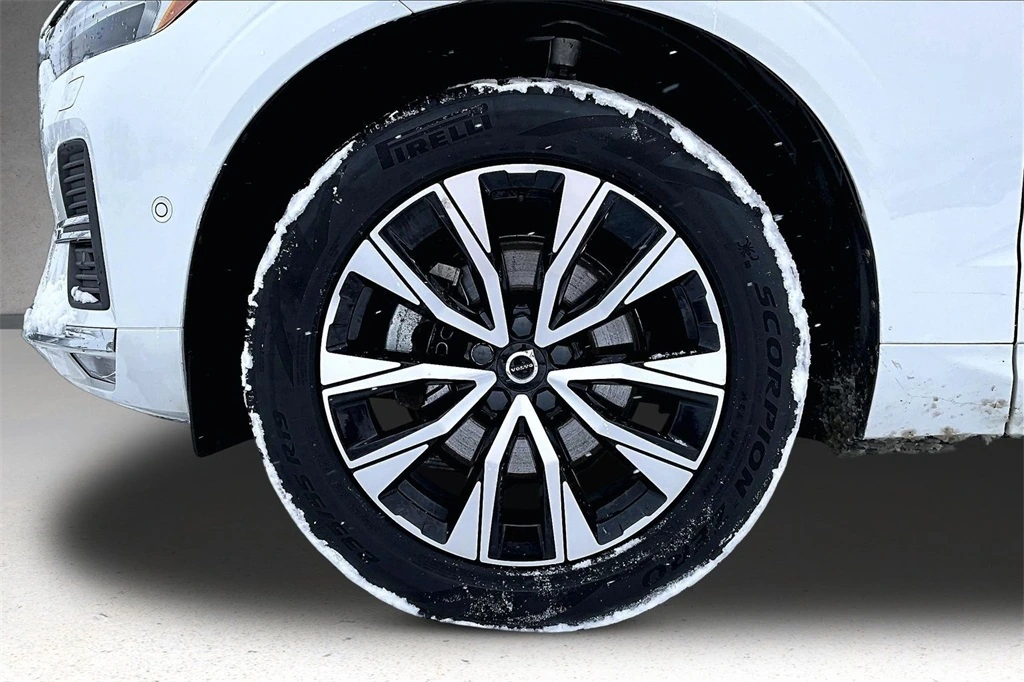 2023 Volvo - image 33