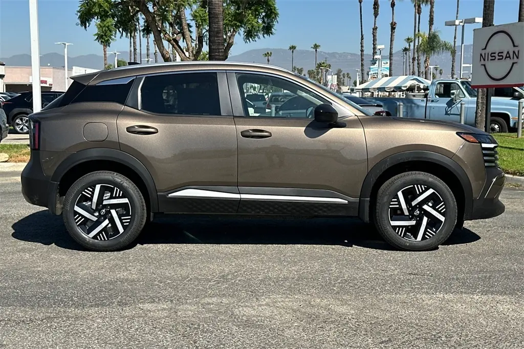 2026 Nissan Kicks SV photo 2