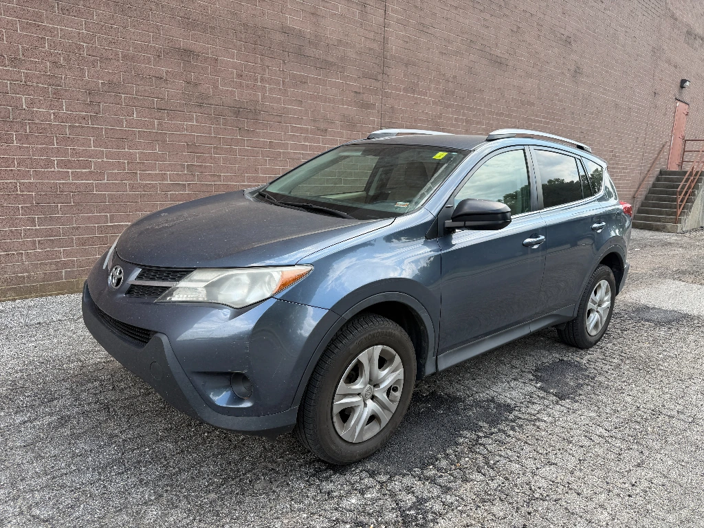 2013 Toyota RAV4 LE's photo
