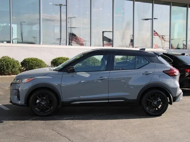 Used 2024 Nissan Kicks SR with VIN 3N1CP5DV1RL529245 for sale in Kansas City