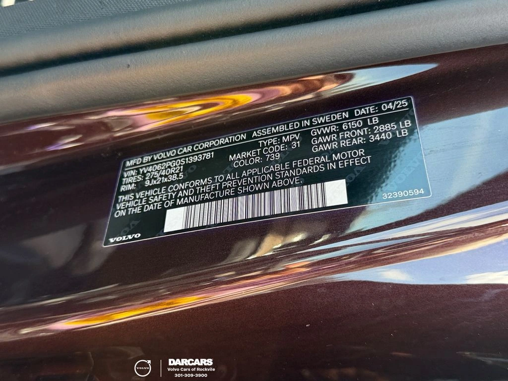 2025 Volvo - image 30