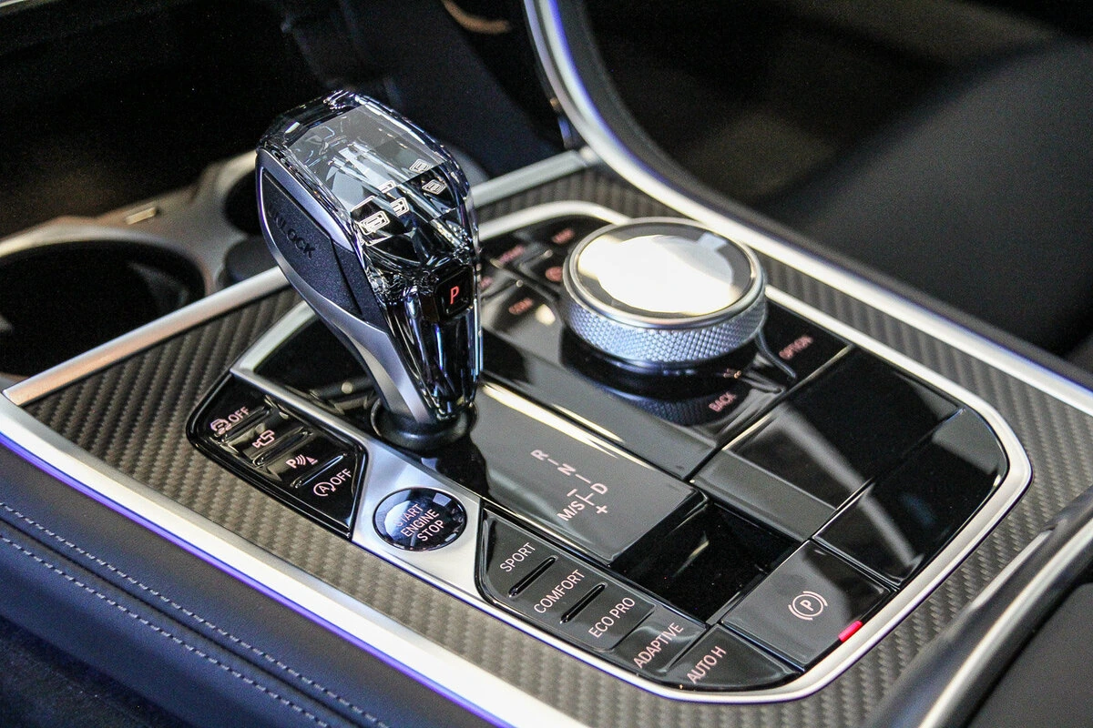 2026 BMW 8 Series M850i - Photo 19