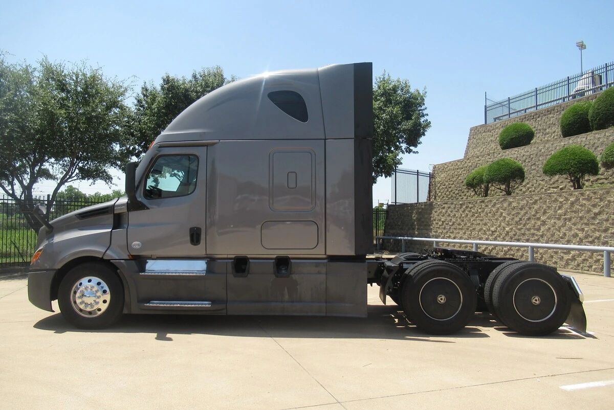 2022 Freightliner Cascadia — photo 6
