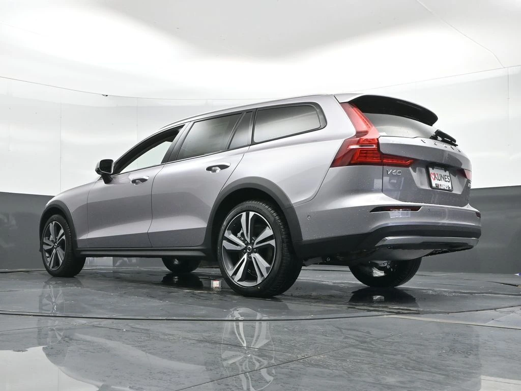 2026 Volvo V60 Cross Country Plus - Photo 45