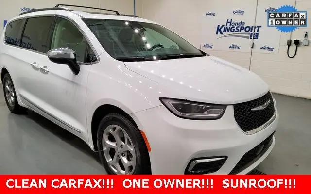 2023 Chrysler Pacifica Limited's photo