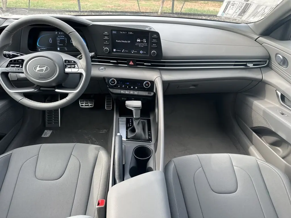 2025 Hyundai Elantra SEL Sport photo 23