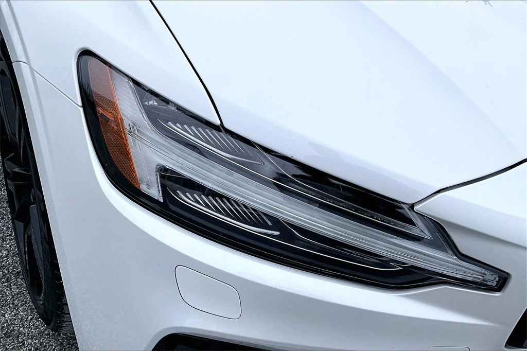 2023 Volvo - image 32