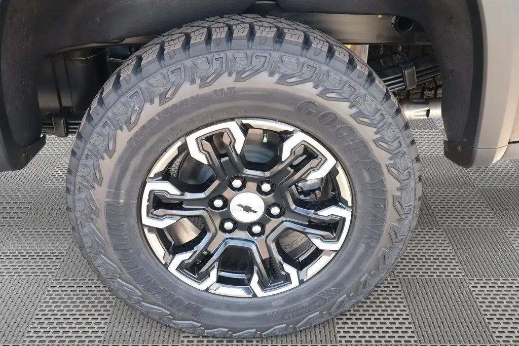 2026 Chevrolet Silverado 1500 ZR2 photo 11