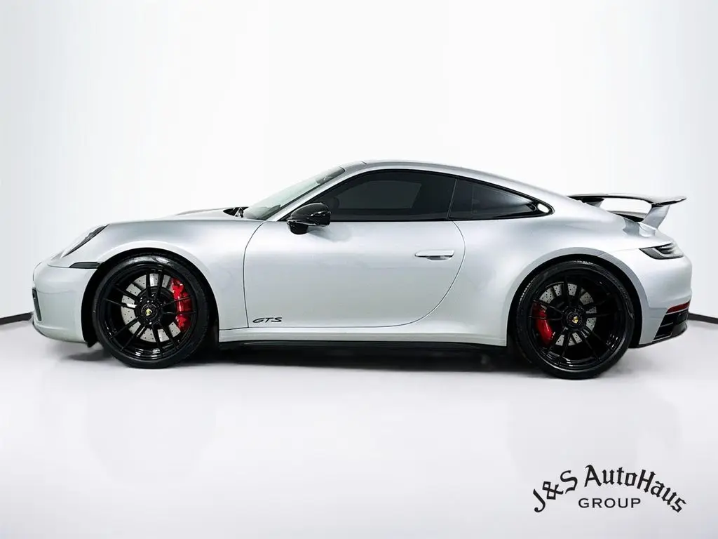 2024 Porsche 911 4 GTS photo 4