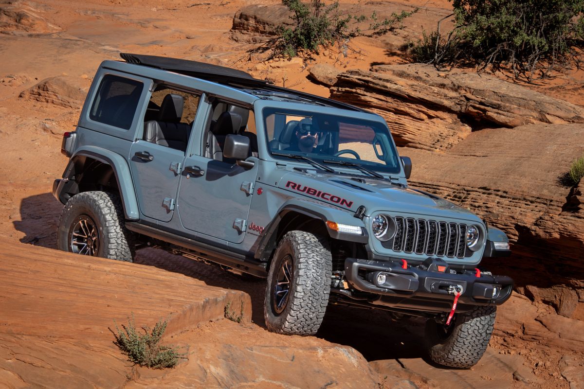 2025 Jeep Wrangler Exterior Passenger Side Front Profile while Rock Crawling